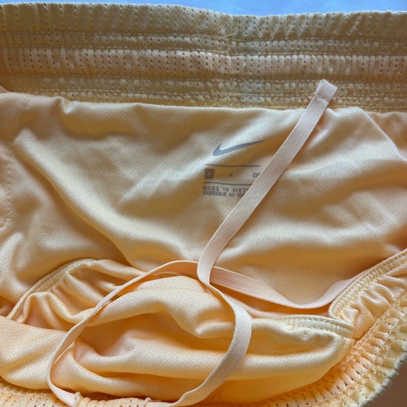 Womens small Nike shorts yellow - Picture 3 of 3